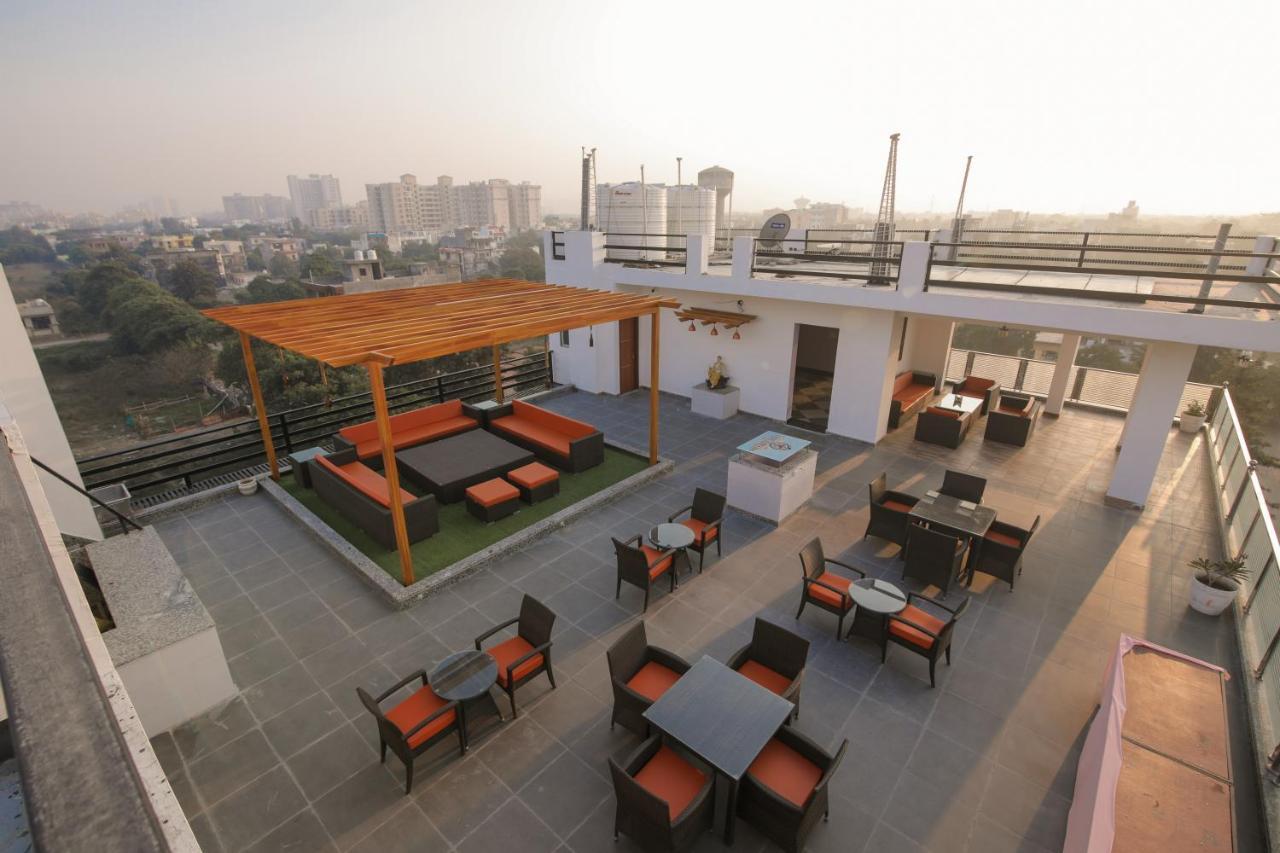 Twin Towers Bed & Breakfast Greater Noida Exterior photo