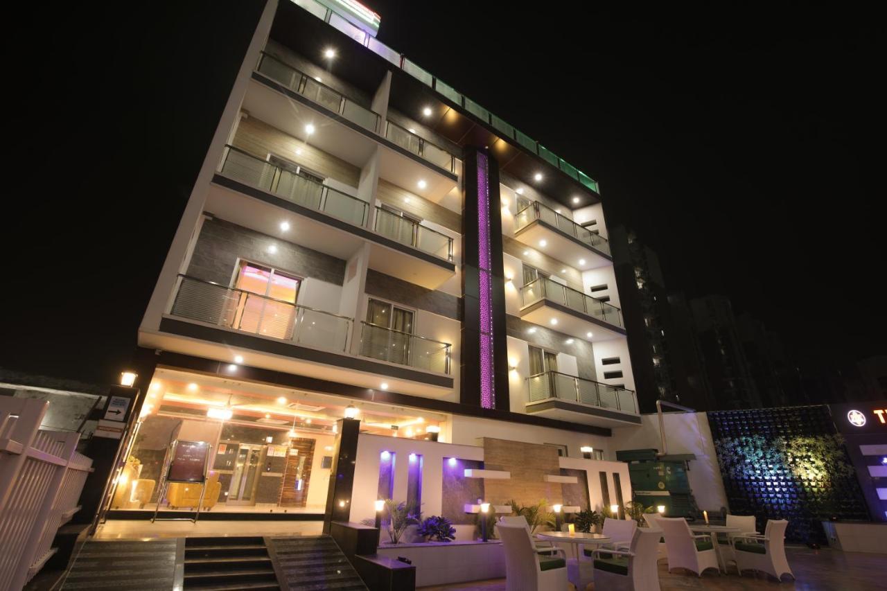 Twin Towers Bed & Breakfast Greater Noida Exterior photo