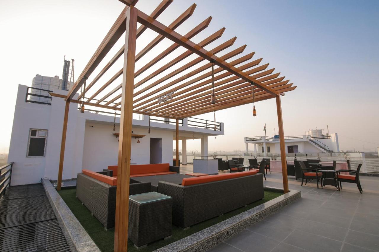 Twin Towers Bed & Breakfast Greater Noida Exterior photo