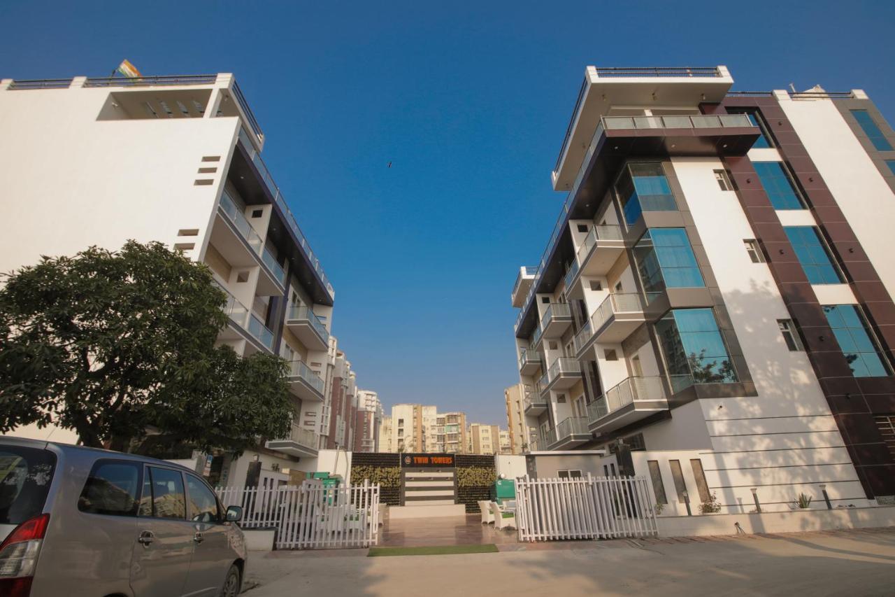 Twin Towers Bed & Breakfast Greater Noida Exterior photo