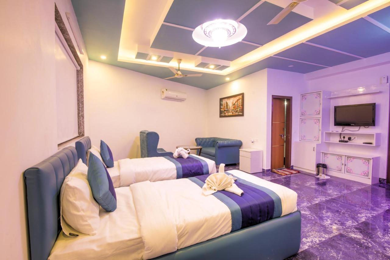 Twin Towers Bed & Breakfast Greater Noida Exterior photo