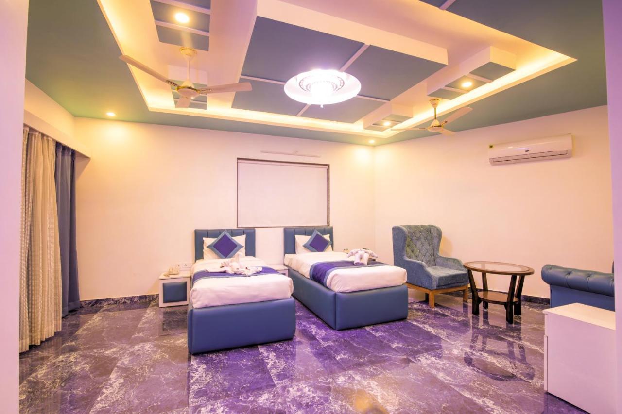 Twin Towers Bed & Breakfast Greater Noida Exterior photo