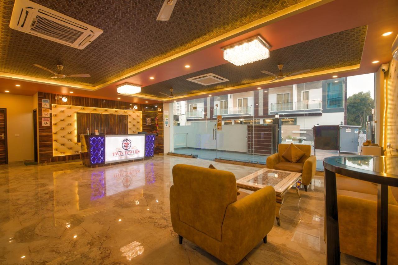 Twin Towers Bed & Breakfast Greater Noida Exterior photo