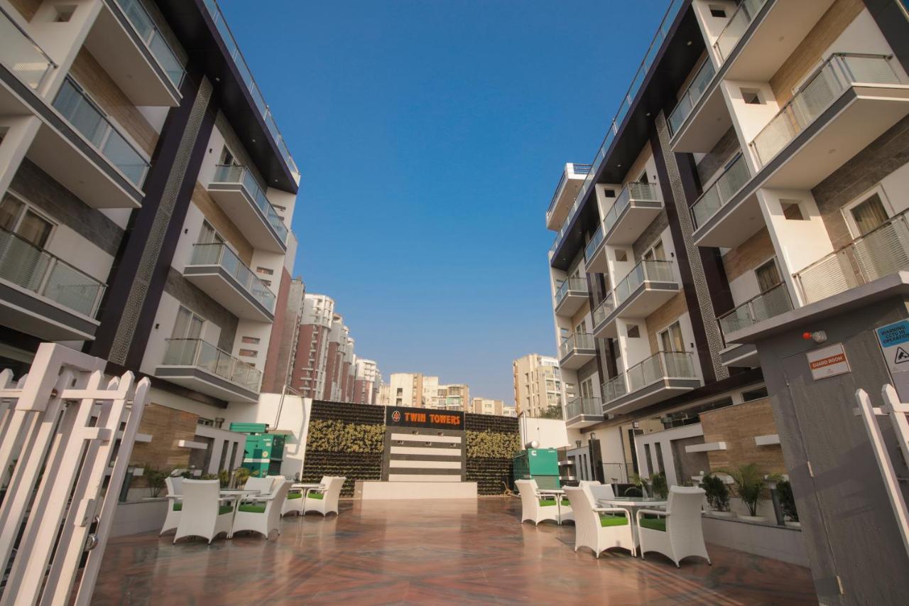 Twin Towers Bed & Breakfast Greater Noida Exterior photo