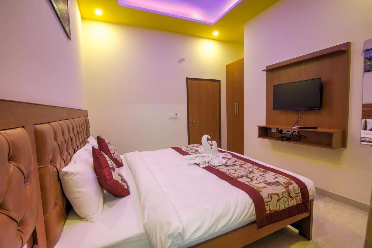 Twin Towers Bed & Breakfast Greater Noida Exterior photo
