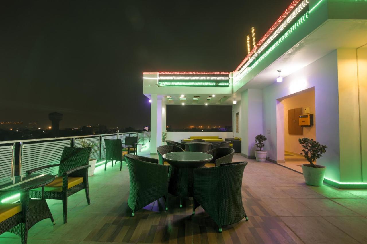 Twin Towers Bed & Breakfast Greater Noida Exterior photo