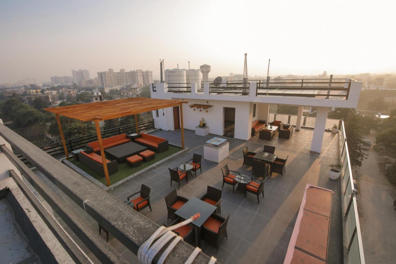 Twin Towers Bed & Breakfast Greater Noida Exterior photo