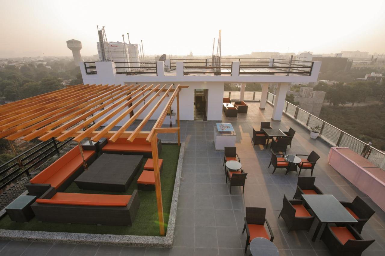 Twin Towers Bed & Breakfast Greater Noida Exterior photo