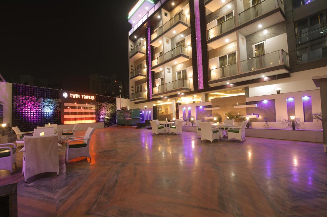 Twin Towers Bed & Breakfast Greater Noida Exterior photo