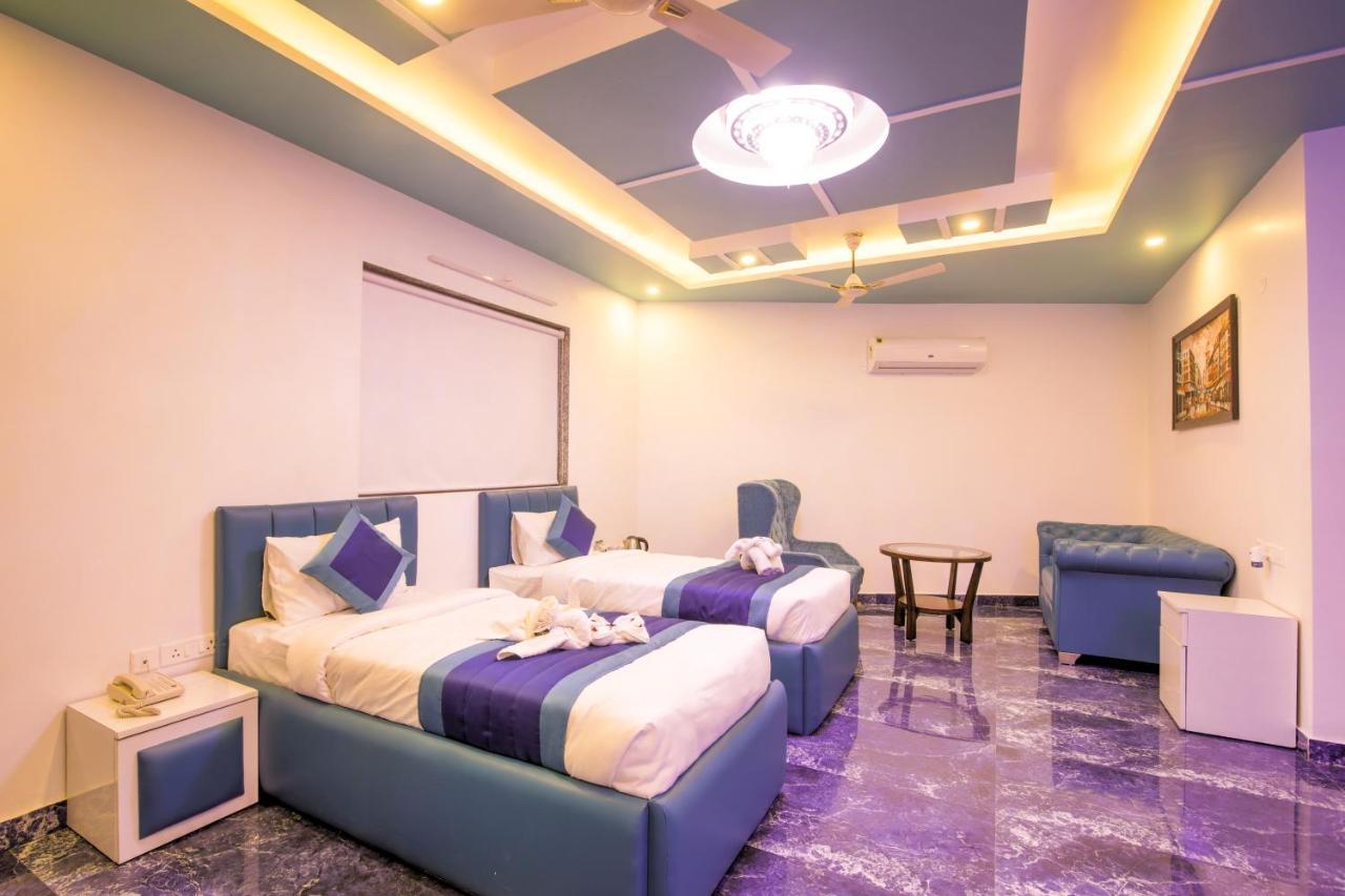 Twin Towers Bed & Breakfast Greater Noida Exterior photo