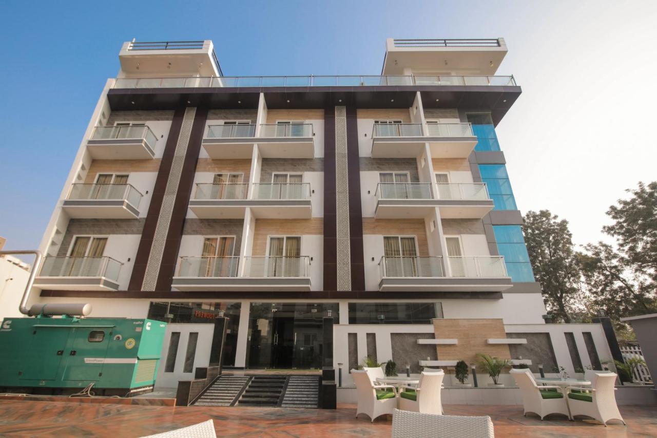 Twin Towers Bed & Breakfast Greater Noida Exterior photo