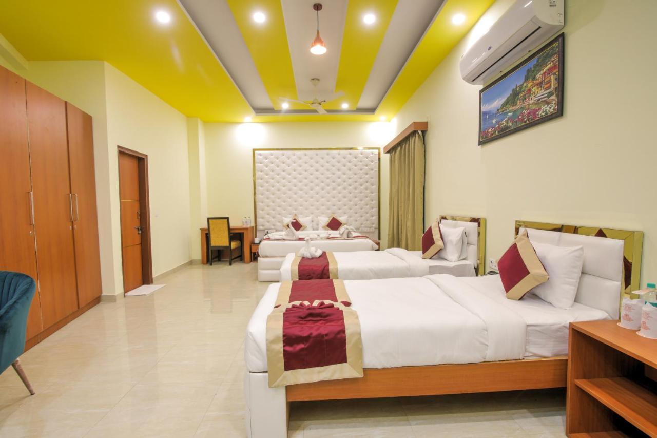 Twin Towers Bed & Breakfast Greater Noida Exterior photo
