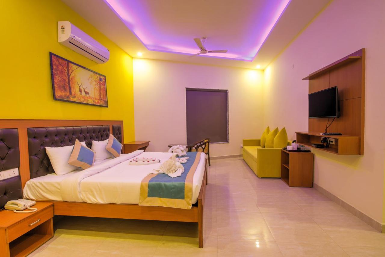 Twin Towers Bed & Breakfast Greater Noida Exterior photo