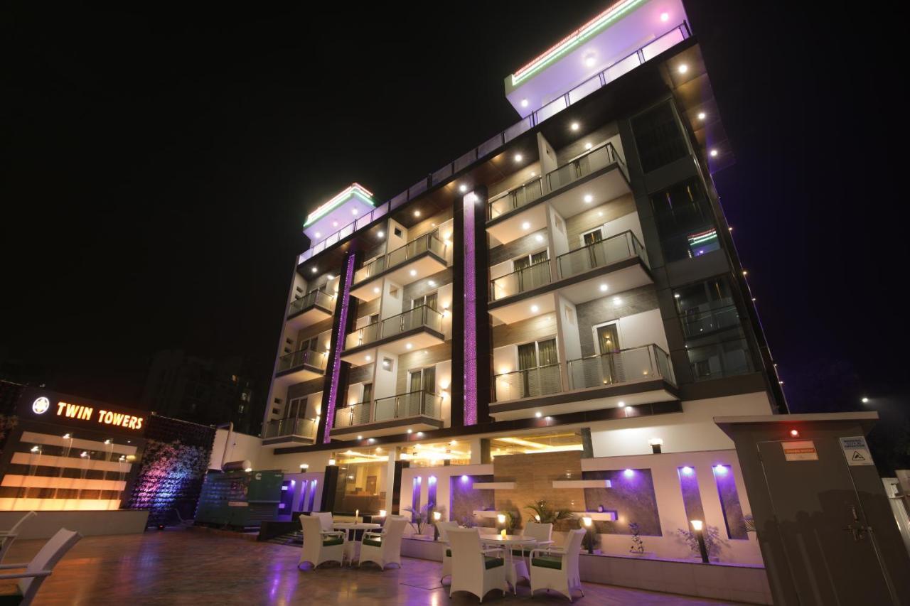 Twin Towers Bed & Breakfast Greater Noida Exterior photo