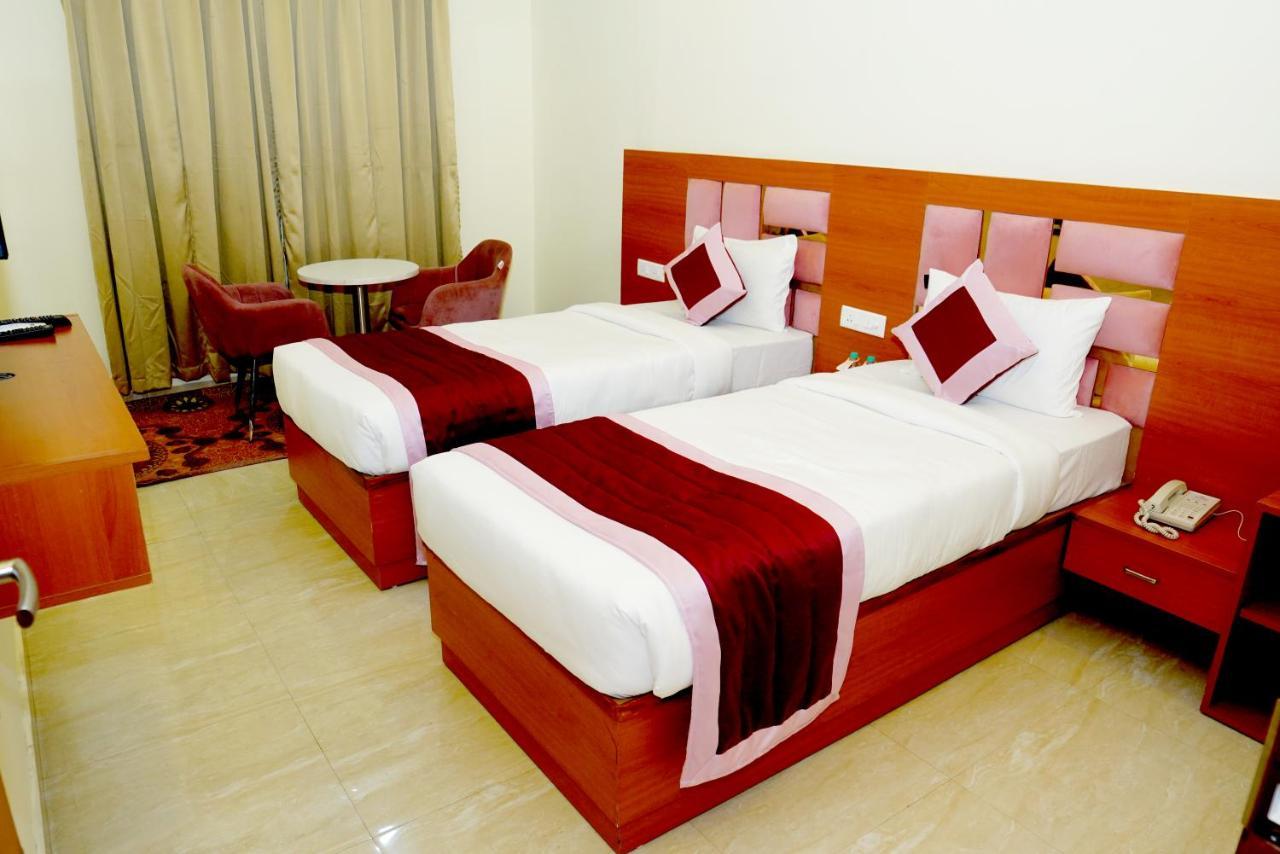 Twin Towers Bed & Breakfast Greater Noida Exterior photo