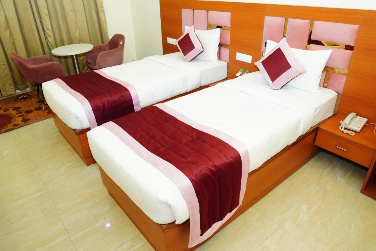 Twin Towers Bed & Breakfast Greater Noida Exterior photo
