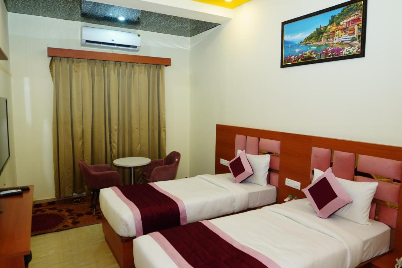 Twin Towers Bed & Breakfast Greater Noida Exterior photo