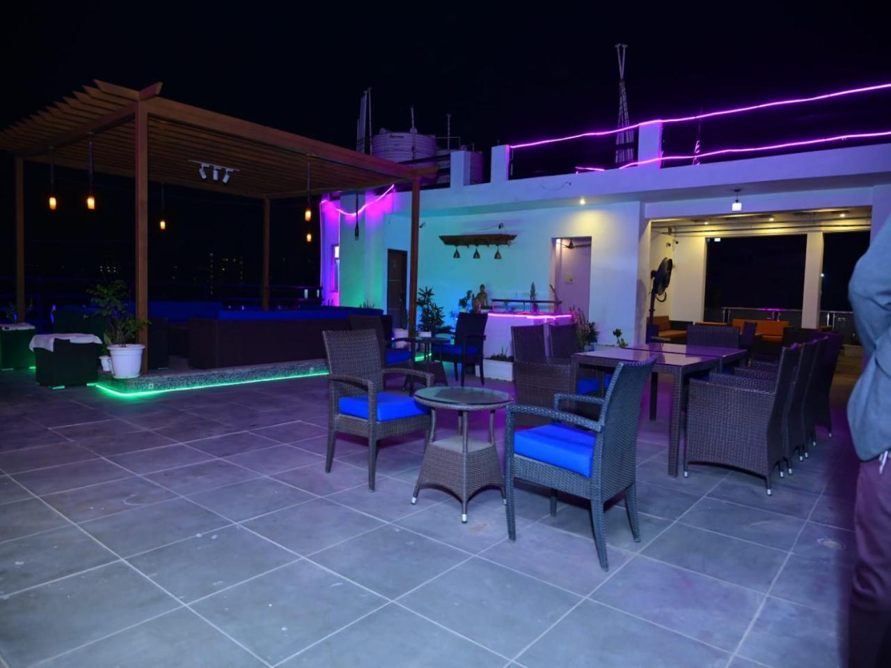 Twin Towers Bed & Breakfast Greater Noida Exterior photo