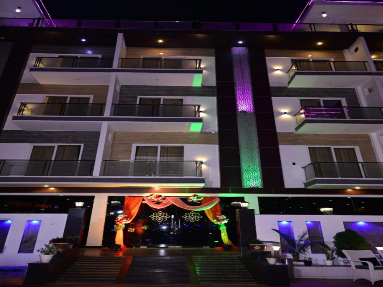 Twin Towers Bed & Breakfast Greater Noida Exterior photo